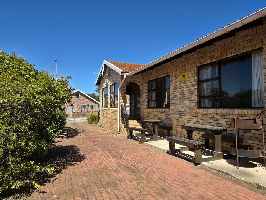 4 Bedroom Property for Sale in Wavecrest Eastern Cape